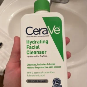 شوینده صورت سراوی CeraVe مدل Hydrating Facial