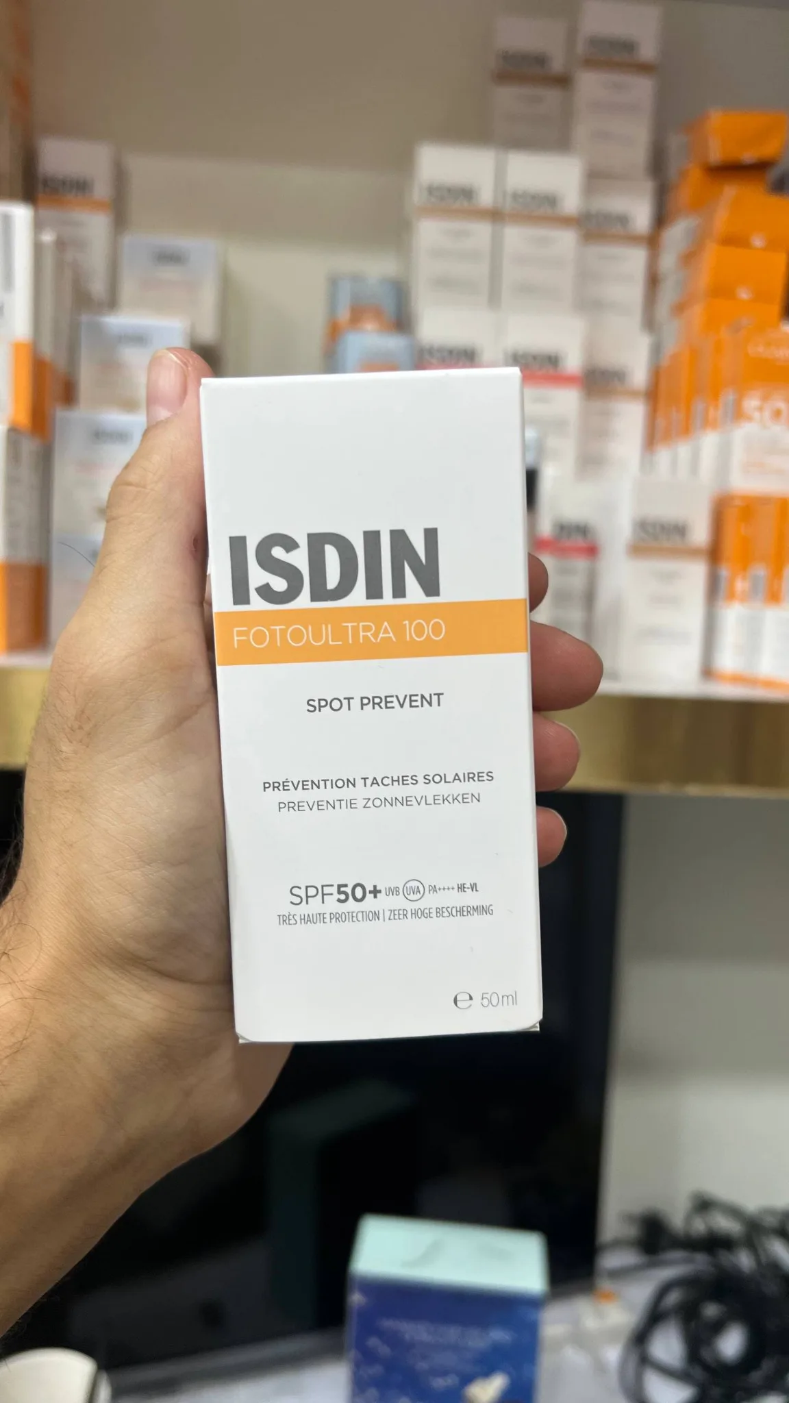 خرید ضد آفتاب ایزدین فوتو اولترا 100 اسپات پرویونت SPF50+ حجم 50 میلیلیتر اورجینال تصویر محصول نیدومارکت