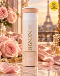 بسته بادی اسپری برندینی با رایحه کوکو مادمازل در چیدمان روشن همراه با جزئیات کامل شکل و رنگ بسته‌بندی
