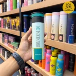 بسته بادی اسپری برندینی با رایحه مگامار در دست فروشنده همراه با رنگ و شکل واقعی بسته‌بندی