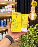 بسته کرم ضدآفتاب وینوسان پروتکت کدلی از زاویه متفاوت همراه با شکل واقعی کرم ضدآفتاب SPF30