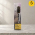 نمای جلوی جعبه نقره‌ای برس صاف‌کننده مو شیگلم مدل Sleek Chic Triple Grip با برچسب زرد