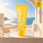 کرم ضد آفتاب صورت کلینیک SPF 40 مدل SolarSmart حجم ۵۰ میلی‌لیتر با محافظت UVA و UVB، بسته‌بندی زرد رنگ و پس‌زمینه ساحلی لوکس